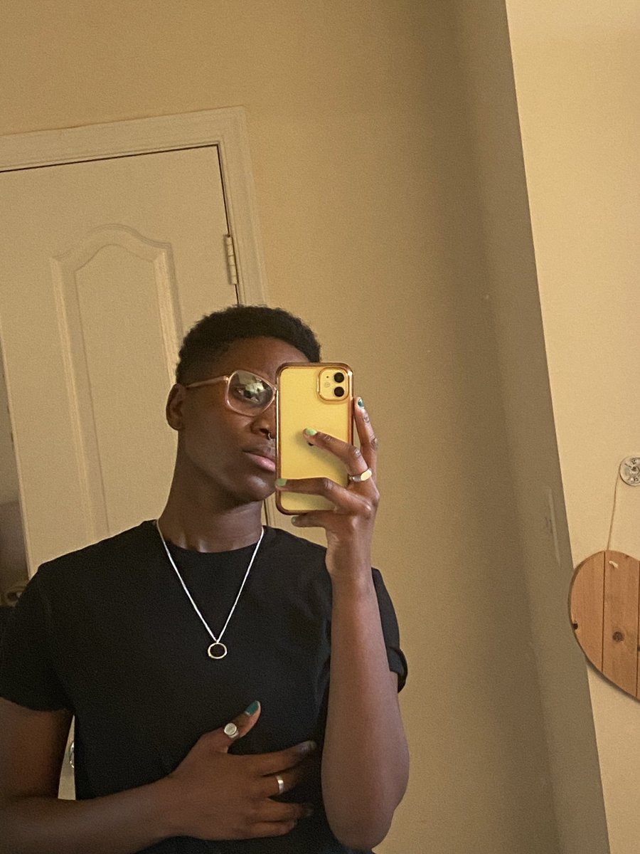 mygenderisblack's tweet photo. ‼️ NON LIGHTSKIN MASCULINE THREAD‼️ calling all darkskin transmascs, androgynous folks, tomboys, butches, studs, everyone between &amp; beyond 🗣 there ain’t enough representation so tell us your name &amp; drop a picture, video, whatever you want :D

I’m EJ (he/they) - 22 - DMV https://t.co/IIxGcUMqBV