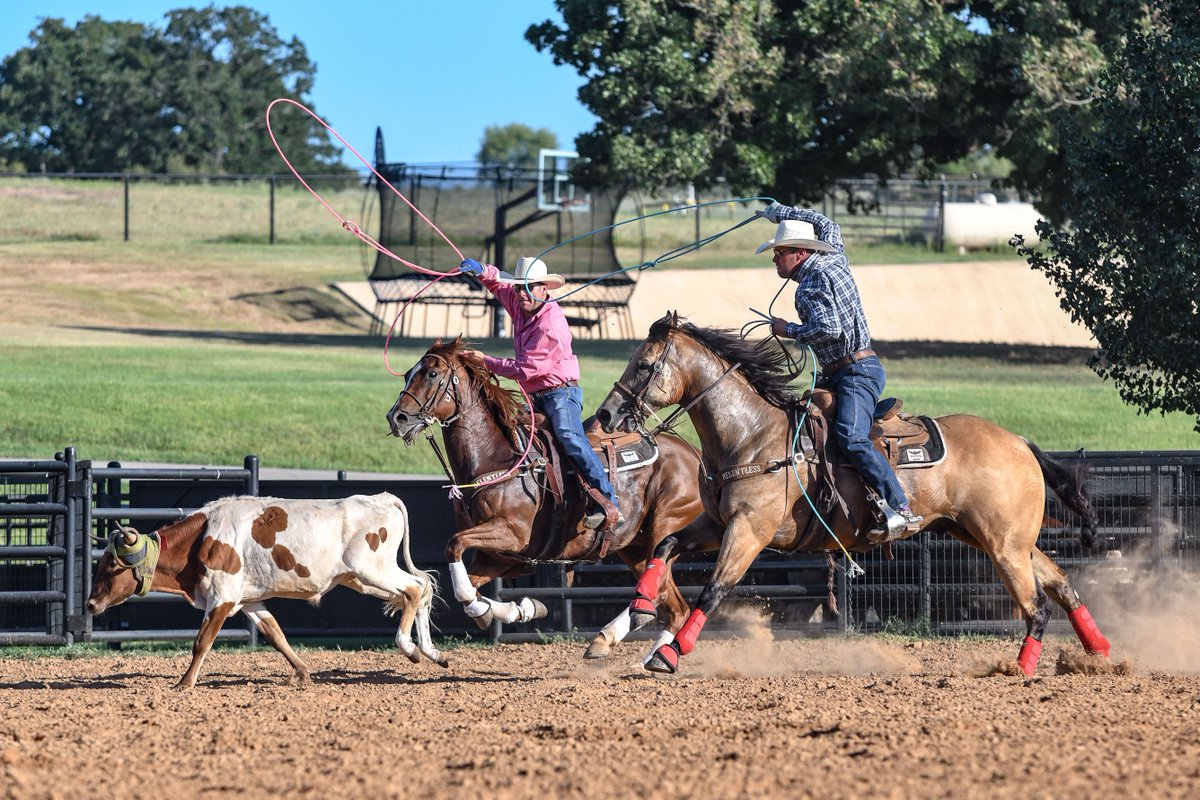 June is officially here! Does that mean the summer rodeo run can officially start?🙌🏻
#bRelentless #firstswing #conquerwithcactus
