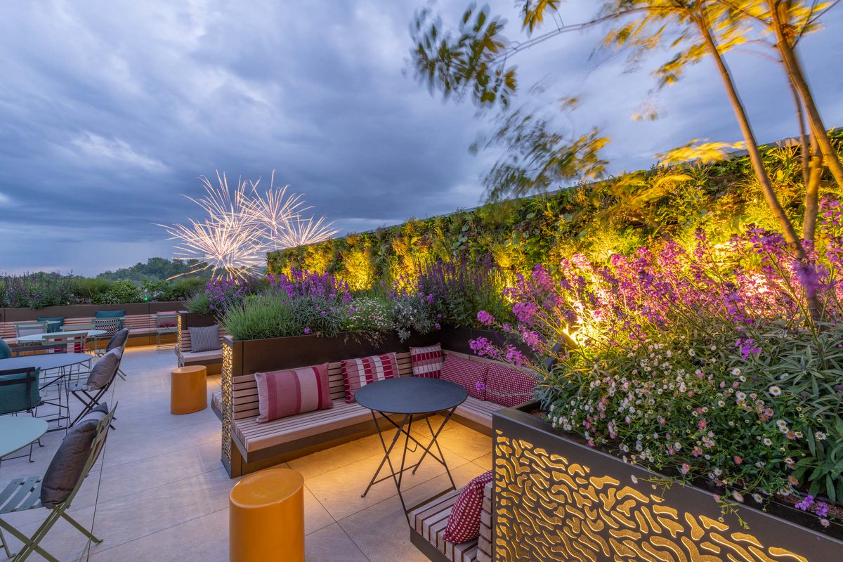 BowlesWyer's tweet photo. One of our most recent design &amp; build projects is this large commercial roof terrace in London, with a huge living green wall!

#roofterrace #roofgarden #garden #gardendesign #design #gardenlighting #greenwall #livingwall #planting #horticulture #outdoorliving

Photo @paulupward1 https://t.co/iEqrgFPx7t