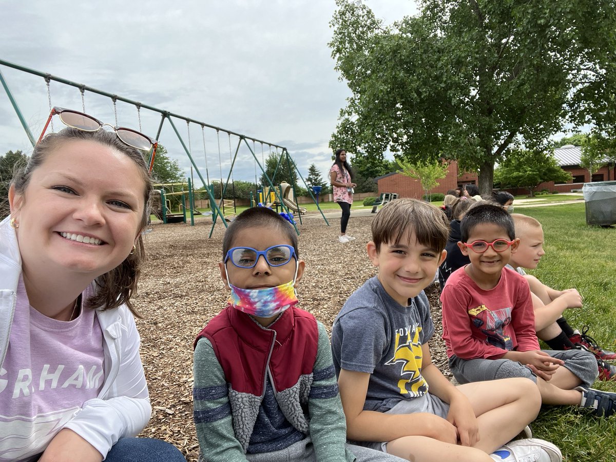 MissEmRen's tweet photo. 4th grade egg drop on the last day of school with kindergarten spectators!🥚☀️ @GrahamElem204 https://t.co/Wl3aUDeZG2