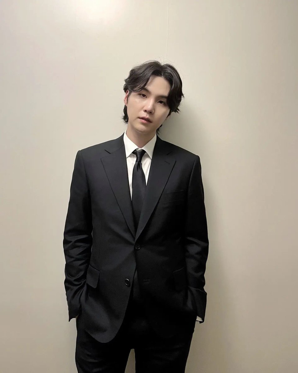 [agustd] instagram post 

🐱 😎