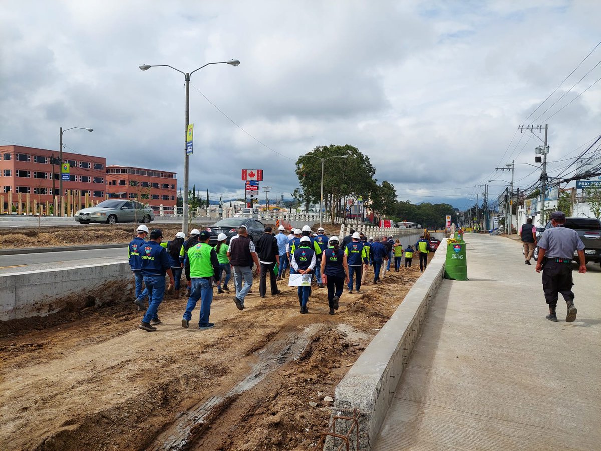 AreliTGW's tweet photo. @muniguate el alcalde de la ciudad capital Ricardo Quiñónez supervisa los trabajos de construcción de paso a desnivel en Avenida Patapa y  51 calle zona 12.
@TGWdigital https://t.co/QGTdYX0YQs