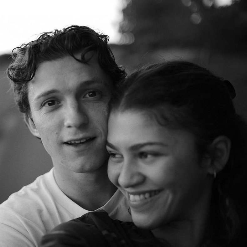 GeekZoneGZ's tweet photo. ¿PERO ESTA FOTO DE TOM HOLLAND Y ZENDAYA? ME DA ALGO 🥹🥺😭🥰 https://t.co/3qoGeFsw44