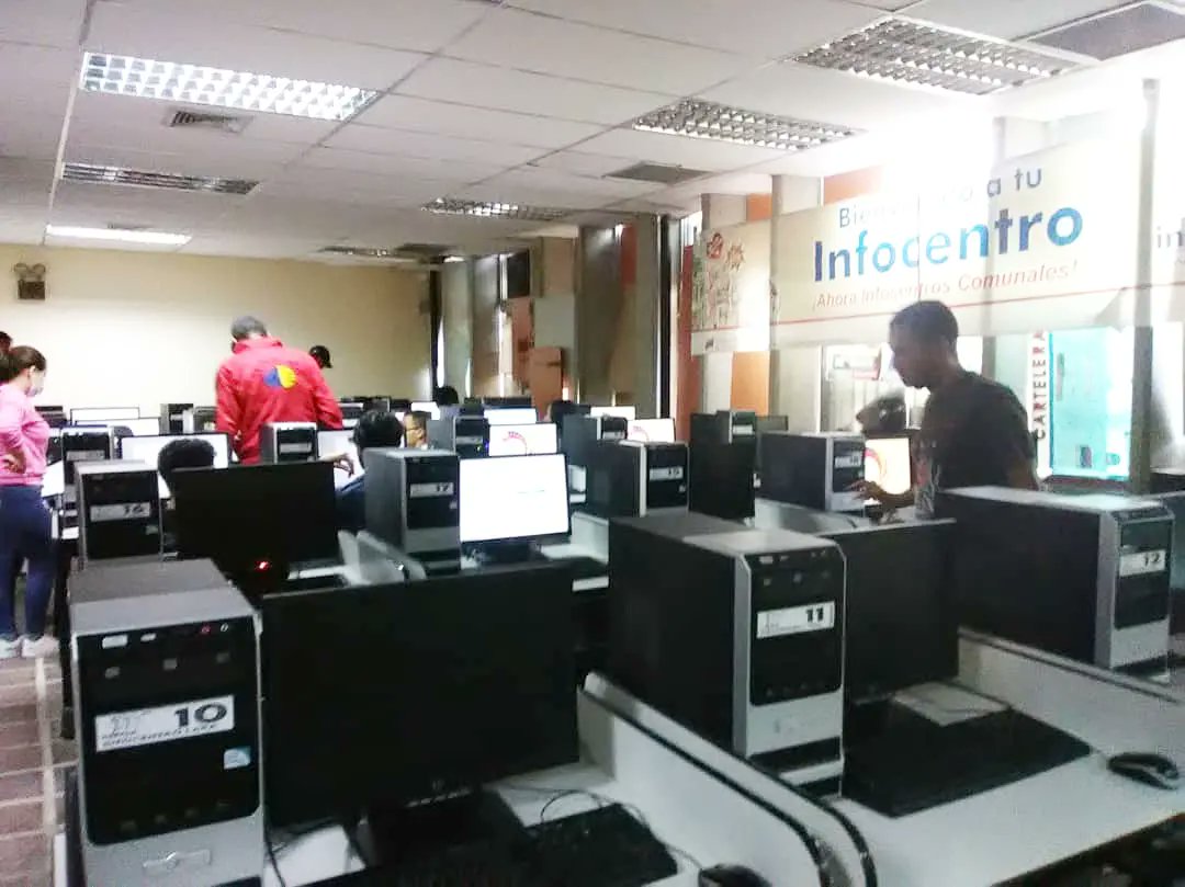 UNELMLK_Oficial's tweet photo. #01Jun Seguimos trabajando para el bienestar de nuestros estudiantes.
Sostuvimos una  reunión con el Lcdo. Ricardo Hernández, Coord. del Infocentro "Yo Cumplo con Chávez", concretando alianzas estratégicas  para nuestros estudiantes del PNF Diseño Integral Comunitario.
@mppeduniv https://t.co/icaNuCfVNL