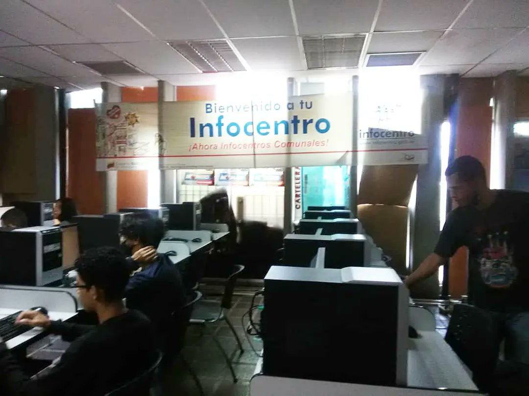 UNELMLK_Oficial's tweet photo. #01Jun Seguimos trabajando para el bienestar de nuestros estudiantes.
Sostuvimos una  reunión con el Lcdo. Ricardo Hernández, Coord. del Infocentro "Yo Cumplo con Chávez", concretando alianzas estratégicas  para nuestros estudiantes del PNF Diseño Integral Comunitario.
@mppeduniv https://t.co/icaNuCfVNL