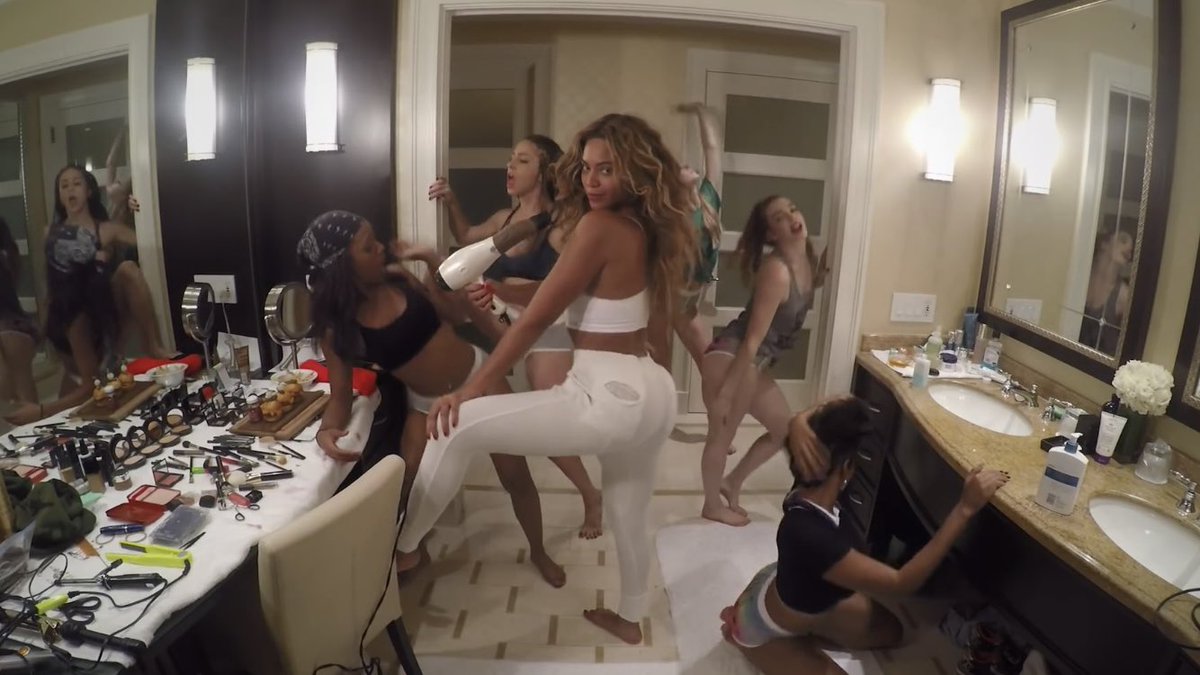 lidolmix's tweet photo. this genre of music videos https://t.co/070qE1P6WD