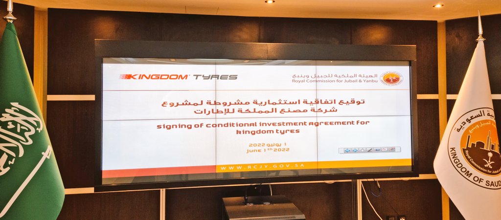 Eng_SultanMahdi's tweet photo. اليوم و لله الحمد البداية لإنشاء المشروع الأول من نوعة في تصينع إطارات السيارات و الشاحنات بالمملكة الذي سوف يساهم في توطين صناعة السيارات محليا...

نتطلع الى إنتاج أول اطار سيارات في منتصف عام ٢٠٢٥م بمواد خام و ايدي سعودية من #ينبع_الصناعية.
نعتز بي #رؤية_السعودية_2030
و @SABIC https://t.co/Hn4azTxb8g