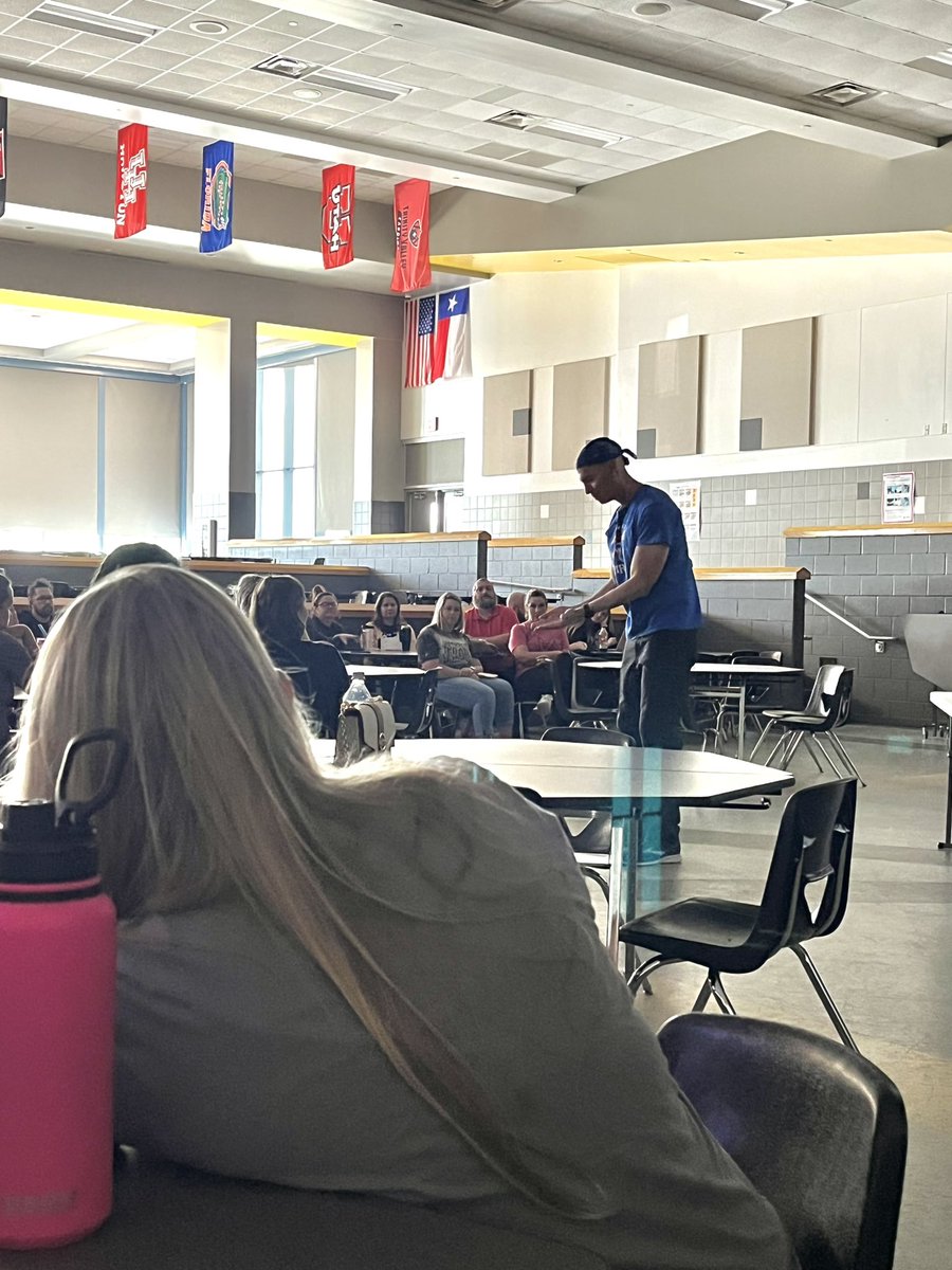 MallorieParks's tweet photo. #teachlikeapirate @OfficialCISD learning how to teach outside the box! @CrandallISDTech https://t.co/nzLSQnuCmF