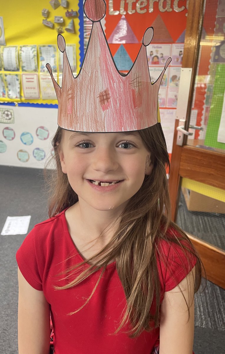 MissPClarke's tweet photo. What a brilliant end to a great week! P4 celebrating the jubilee with some crown making and afternoon tea 👑🫖🧁 @stmarysmaryhill https://t.co/GYINp6mTJS