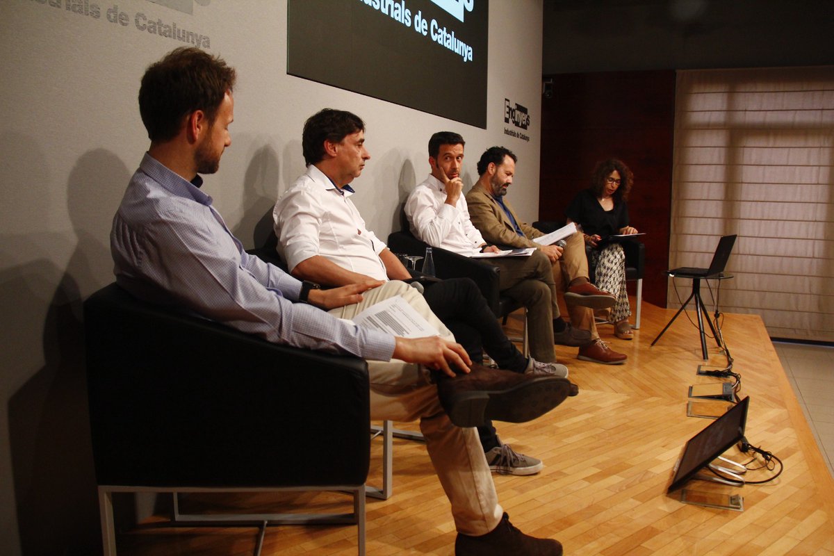 economistescat's tweet photo. 🔗Els costos de la transició energètica per a les empreses van centrar ahir un debat organitzat per @economistescat i @Enginyeria amb @cpuigdetravy @CanosJosep @josep_montagut Xavier Vives #IESE, #CimentsMolins @BASF @grifolsglobal #Caypi. Recupera'l ara! https://t.co/gzP8HV1aY6 https://t.co/qLuJWKBgo2