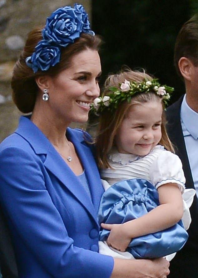 WalesRoyals's tweet photo. Love this picture of Catherine and Charlotte 💙💙 https://t.co/zspM1UHbRO