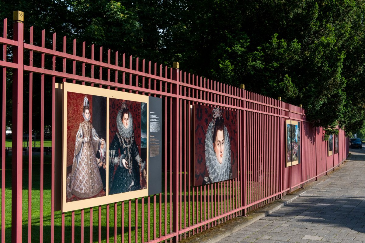 Gisteren is het project Royal Roots van start gegaan met de expositie 'Prado in Breda'. 30 reproducties uit het Prado Museum in Madrid zijn vanaf nu te zien in het Valkenberg Park in Breda. Visual identity: Studio Pogo #pradoinbreda #royalroots #graphicdesign #identitydesign