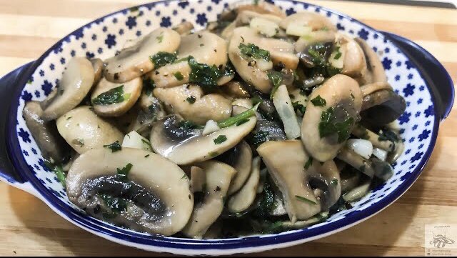 BekarMutfag's tweet photo. İspanyol meze (tapas) barlarından bir meze tarifi. 3 malzeme ile 6-7 dakikada hazırlayabileceğiniz ekonomik, pratik ve süper lezzetli Sarımsaklı Mantar Mezesi. #tapas #mushroom #mantar #meze #recipes 

Tarif videosu:
https://t.co/rudFcIUjut https://t.co/ctziulV16c
