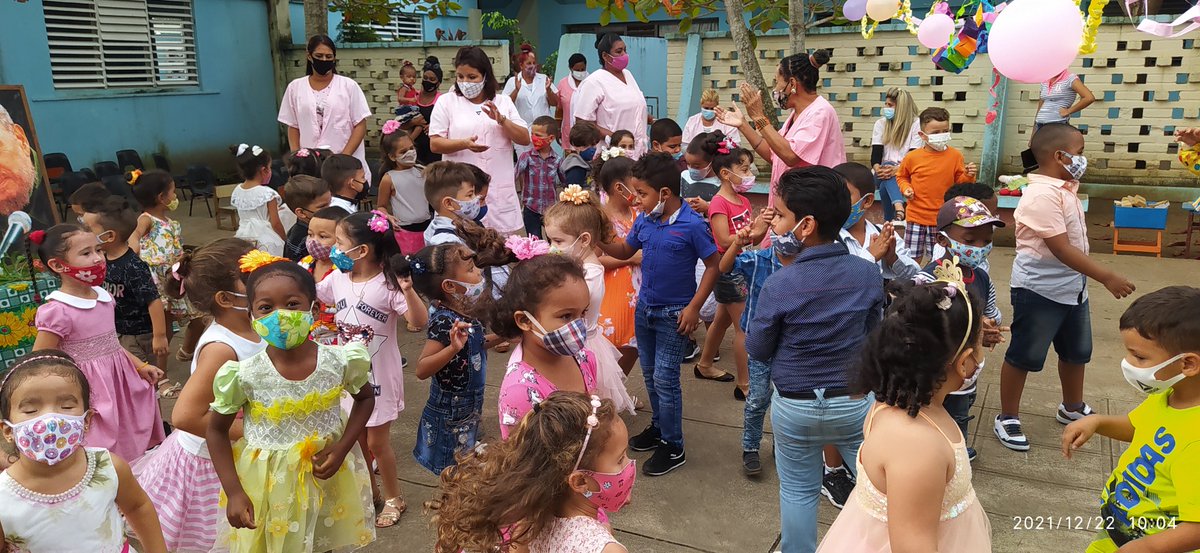 ci_menendez's tweet photo. MUCHAS FELICIDADES para todos los niños de este mundo....que son la esperanza del mundo🥰🥰🥰🥰🥰 https://t.co/iReF24FEwf