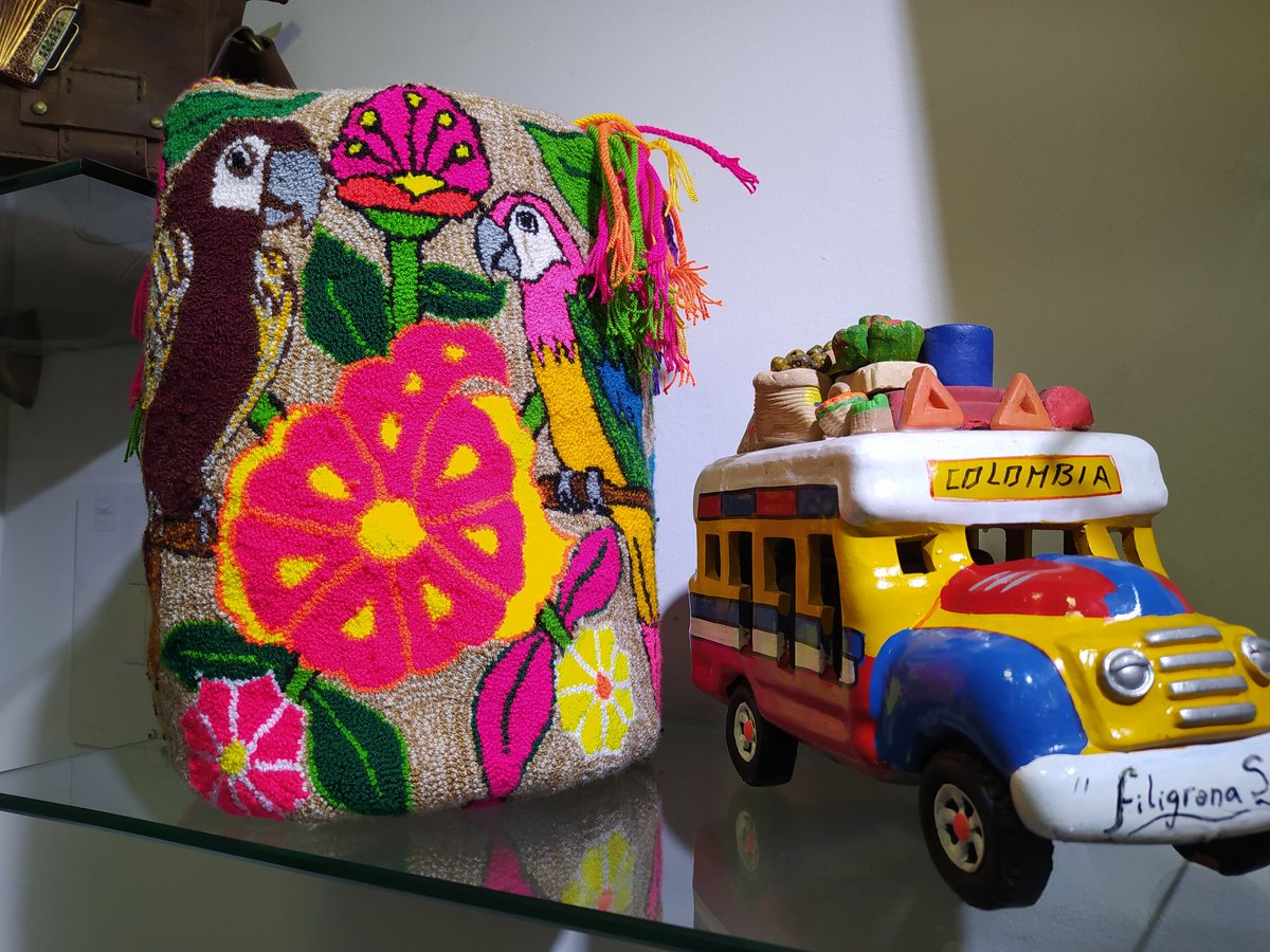 filigranashop's tweet photo. Visita nuestra tienda @filigranashop 
#artesanias #filigrana #hechoamano #bogota #Colombia https://t.co/eZJfya1WJW