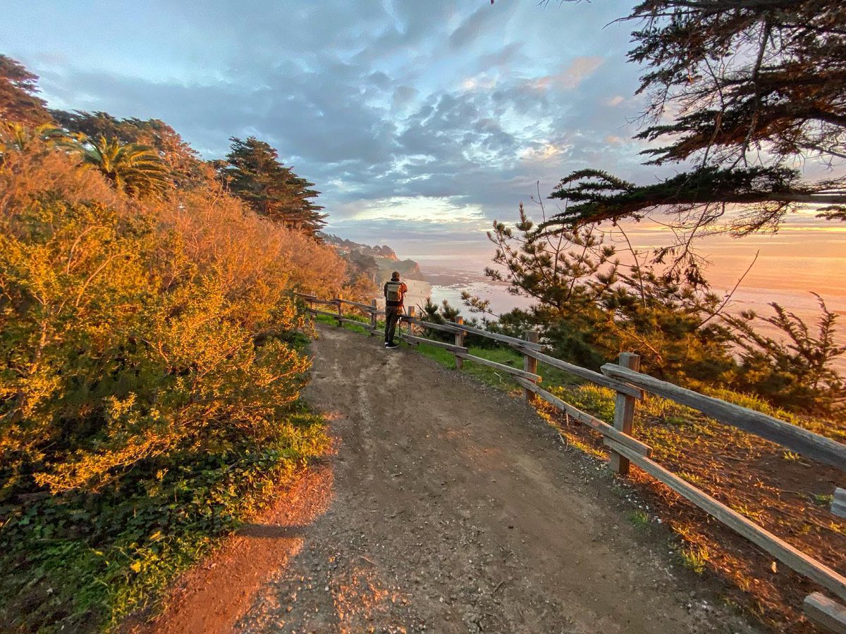 Take a walk on the Peninsula, and you'll find moments like this one. 🌅 #thesfpeninsula #fitzgeraldmarinereserve

📸 : @technologyhiker