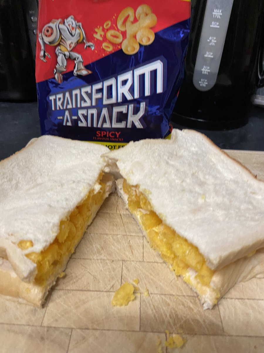 JakeyTeas's tweet photo. Pre fitbaw lunch of champions 🏴🇺🇦
Spicy transform-a-snack crisps PEACE ��️✌️☮️#jakeyteas https://t.co/YrS6odiqQl