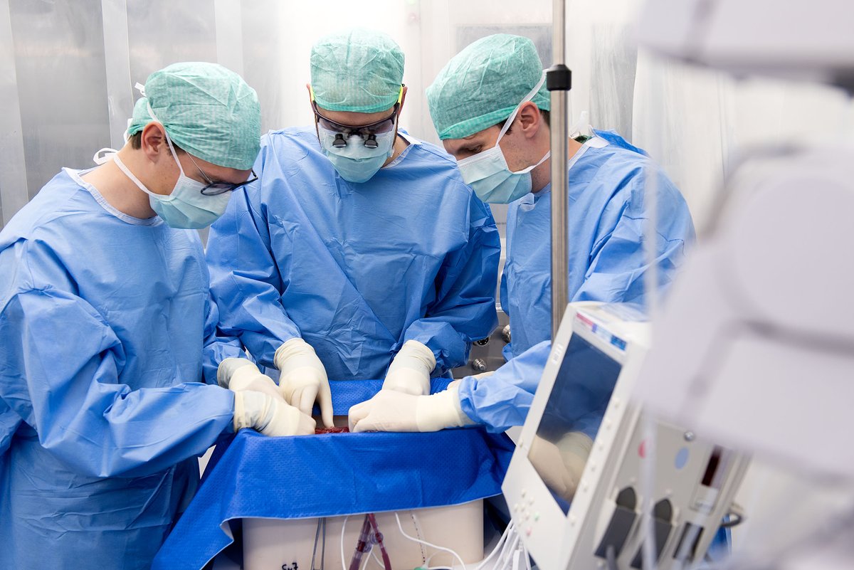 Goodable's tweet photo. Scientists in Switzerland have created a machine that allows organs to be transplanted after being stored for more than three days.

It mimics the human body, and allows the organ to stay healthy.

The first transplant using this machine was successfully performed this week. https://t.co/yPXIhgMsdK