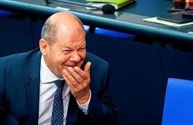 ЕС запретил 50% импорта российской нефти 
США нарастили импорт российской нефти на 50%