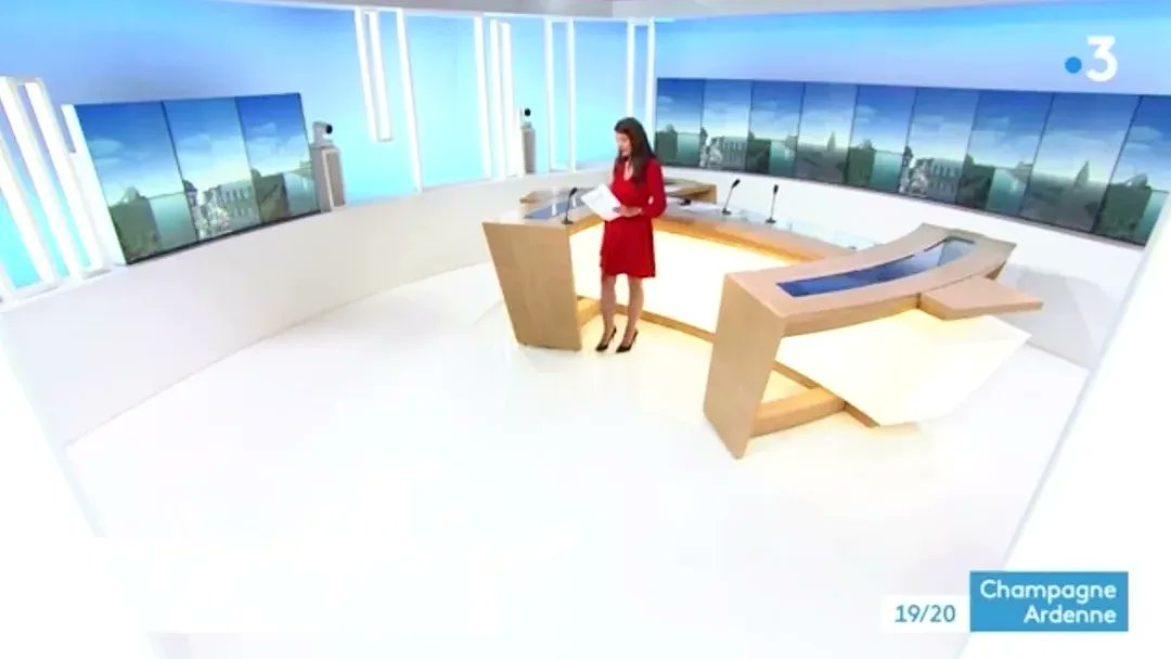 jv_julietta's tweet photo. 20 ans après, j'ai présenté mon premier JT 👀📺 cc @France3CA https://t.co/Su0HIcd7Pt