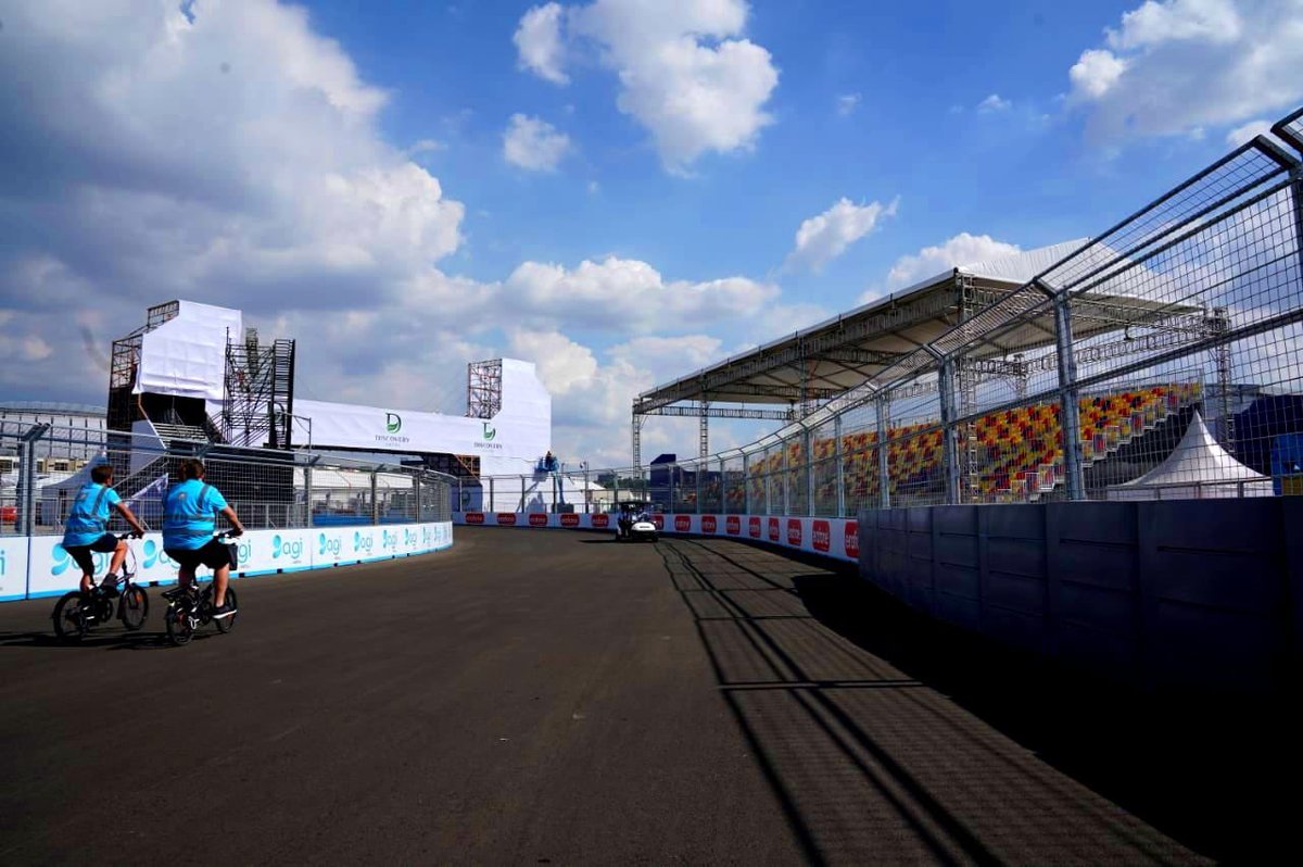 aniesbaswedan's tweet photo. Alhamdulillah, kita bersyukur kepada Allah SWT bahwa persiapan Jakarta E-Prix berjalan dengan lancar dan sekarang tiga hari menjelang pelaksanaan bisa dibilang seluruh persiapan sudah selesai.

#JakartaEPrix #FormulaEJakarta
#ABBFormulaE #JakartaLangitBiru
https://t.co/bkyGCFj4AQ https://t.co/biTB36TkJQ