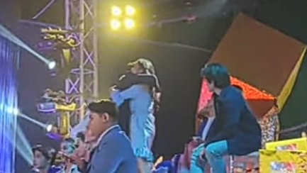 casualviewerako's tweet photo. Sayo parin uuwi #RobTiff https://t.co/4Cvn4Z7ooL