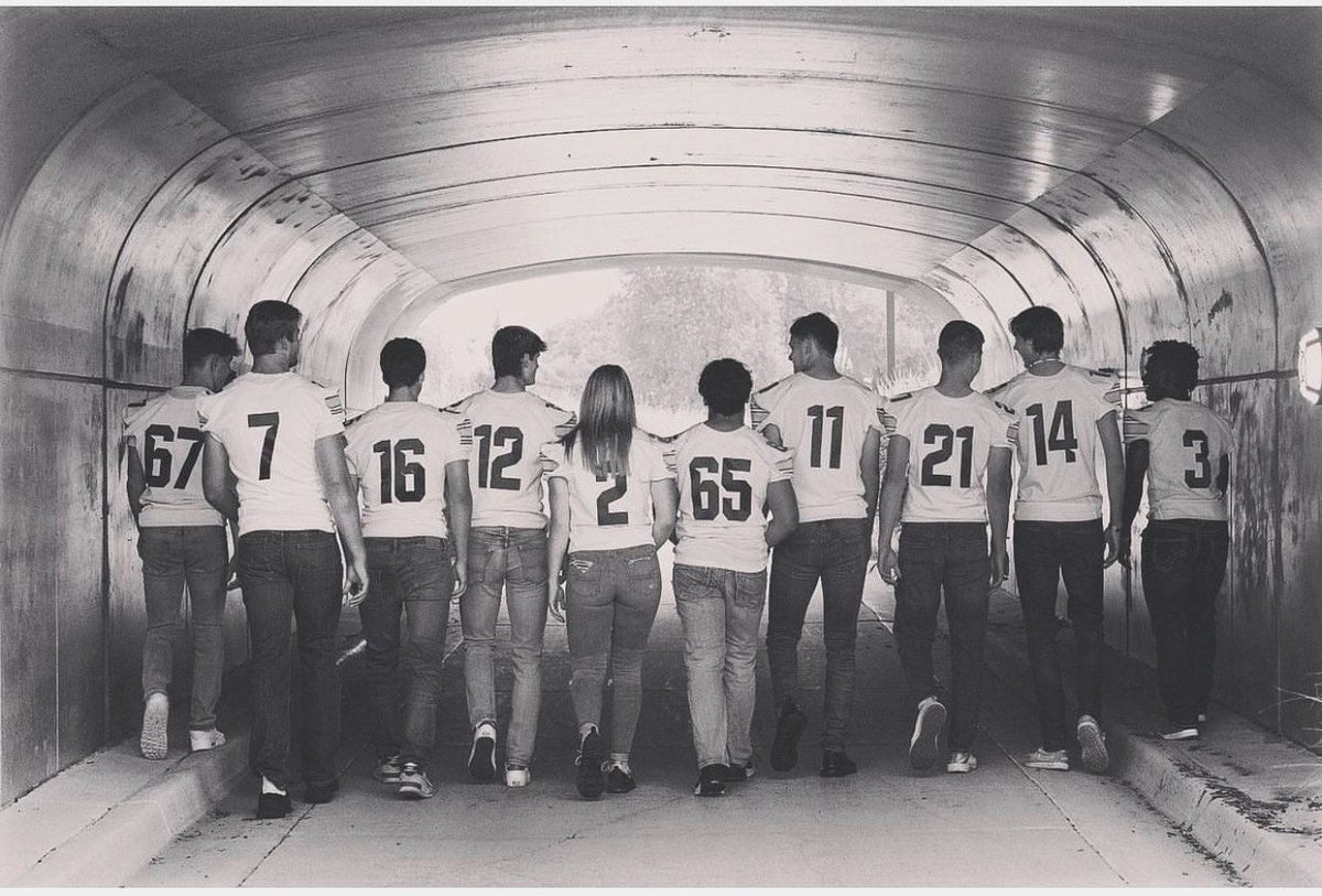 ZEastFootball's tweet photo. Happy graduation day to our Chix seniors! https://t.co/xLzn9vmwQE