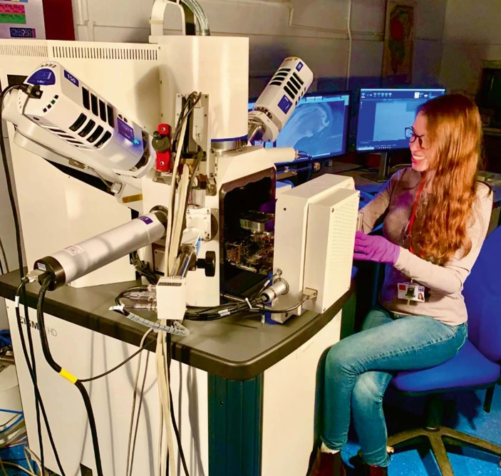 NatRevEarthEnv's tweet photo. Giant clam shells record local environmental changes 🌅

@kimandclams of @CU_EARTH  explains how electron backscatter diffraction can be used to understand clam shell growth and relate this to the environment

https://t.co/U1dsdtL1TW https://t.co/aRXqBKn7VO