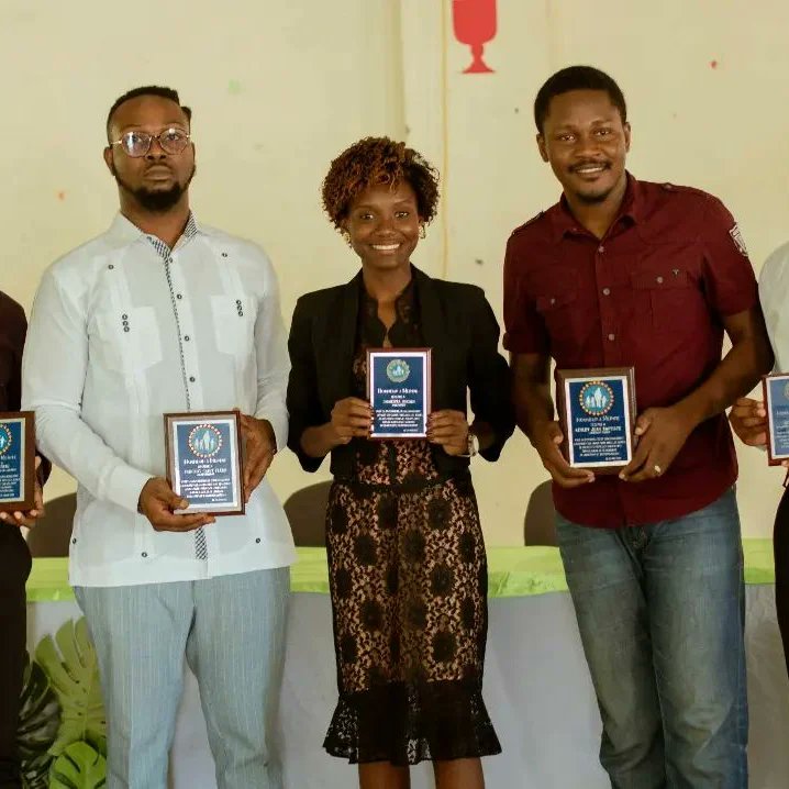 pasceus's tweet photo. #BCP | Bureau de communication Pascéus

Nous remercions la Fondation St Luc / nos petits frères et sœurs pour avoir fait choix de Pascéus Juvensky St Fleur et Kenley Jean-Baptiste comme embassadeur de cette institution si prestigieuse.
 Dimanche 29 Mai 2022 Tabarre https://t.co/R5WQ50d7DC