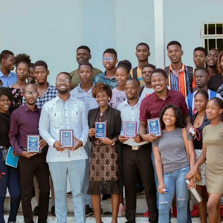pasceus's tweet photo. #BCP | Bureau de communication Pascéus

Nous remercions la Fondation St Luc / nos petits frères et sœurs pour avoir fait choix de Pascéus Juvensky St Fleur et Kenley Jean-Baptiste comme embassadeur de cette institution si prestigieuse.
 Dimanche 29 Mai 2022 Tabarre https://t.co/R5WQ50d7DC