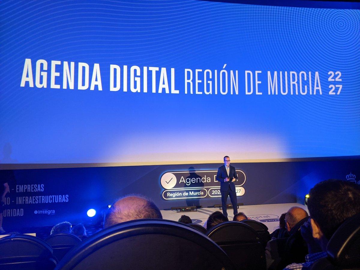 ArmanLB's tweet photo. Gracias al presidente @regiondemurcia Fernando López Miras, a Luis Alberto Marín González y a Javier Martínez Gillabert por parte @Hacienda_RM, por la presentación hoy de la Agenda Digital de la Región de Murcia 22-27, a la cual he podido asistir con mi compañero Andrés Herranz https://t.co/W9VCw15Wh8