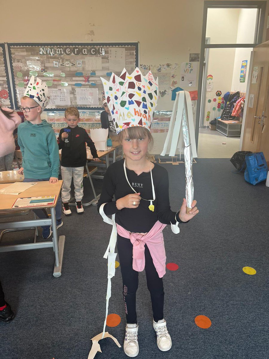 AultmoreParkPri's tweet photo. P3b received letters from Kensington Palace asking them to design a new crown for the Queen! They had to use their knowledge of fractions to make sure they met the Queen’s requirements! 👑 #contextualisedlearning https://t.co/OLdvCTxNcR
