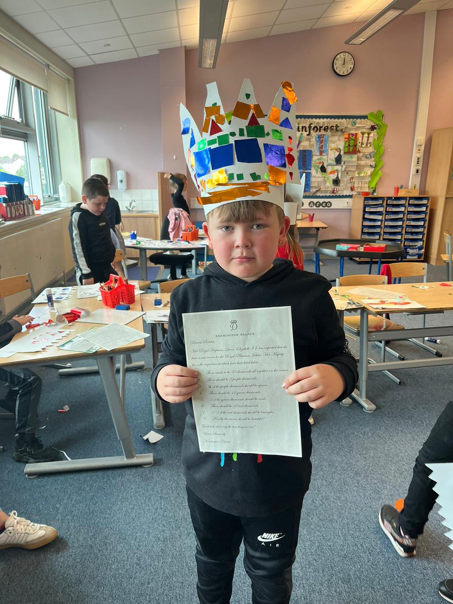 AultmoreParkPri's tweet photo. P3b received letters from Kensington Palace asking them to design a new crown for the Queen! They had to use their knowledge of fractions to make sure they met the Queen’s requirements! 👑 #contextualisedlearning https://t.co/OLdvCTxNcR