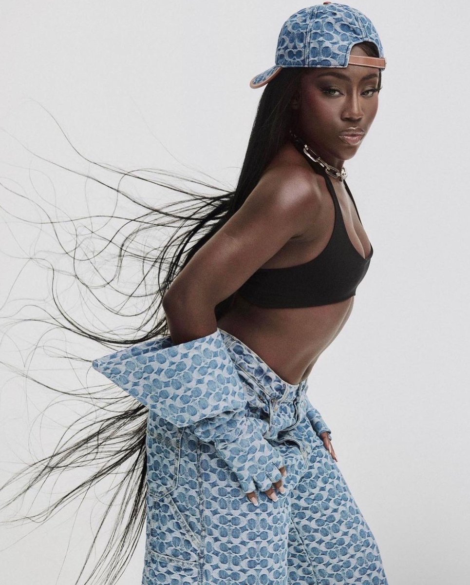 breerunway's tweet photo. I SAID DO WHATEVER TF U WANT ! 🎲 https://t.co/JGqqwBjLdu