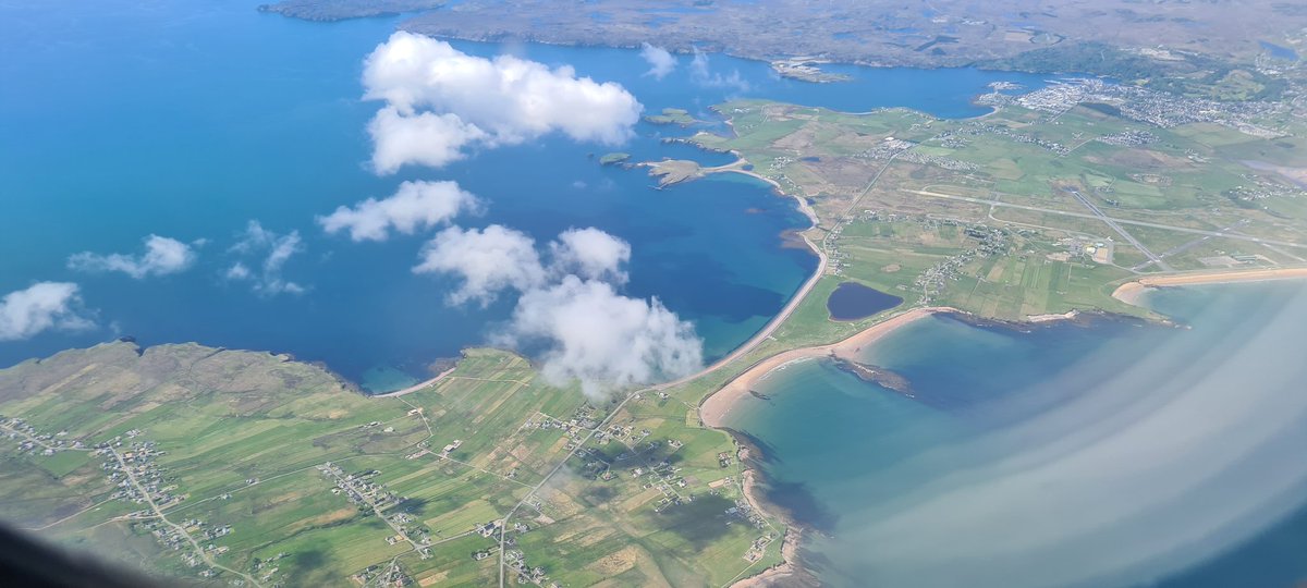 marygmacleod's tweet photo. Sad to be leaving home on such a beautiful day #isleoflewis #outerhebrides #visithebrides #VisitScotland @FlyLoganair https://t.co/NEAcfqWBOG