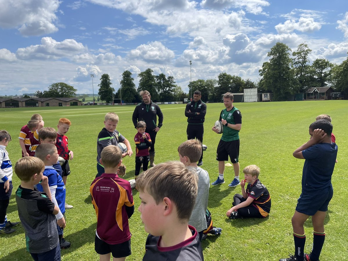 SaintsComm's tweet photo. Brilliant end to the week over at @TowcestriansRFC 😍

Huge thanks to @ehren_painter and @joelmatavesi for coming over and helping out 💪🏻😇 https://t.co/8iEJDAmXG7