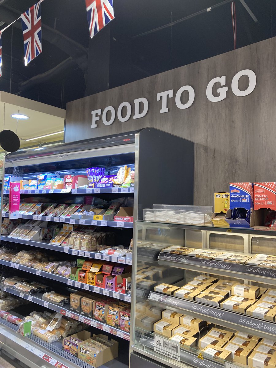 NisaRetail's tweet photo. When your local independent @nisalocally store looks like this there really is no better place to shop. @NisaExtraVQ has had an over haul and looks superb with even more choice and a really impressive instore experience.
#wednesdaymotivation https://t.co/lG0K4pdltA
