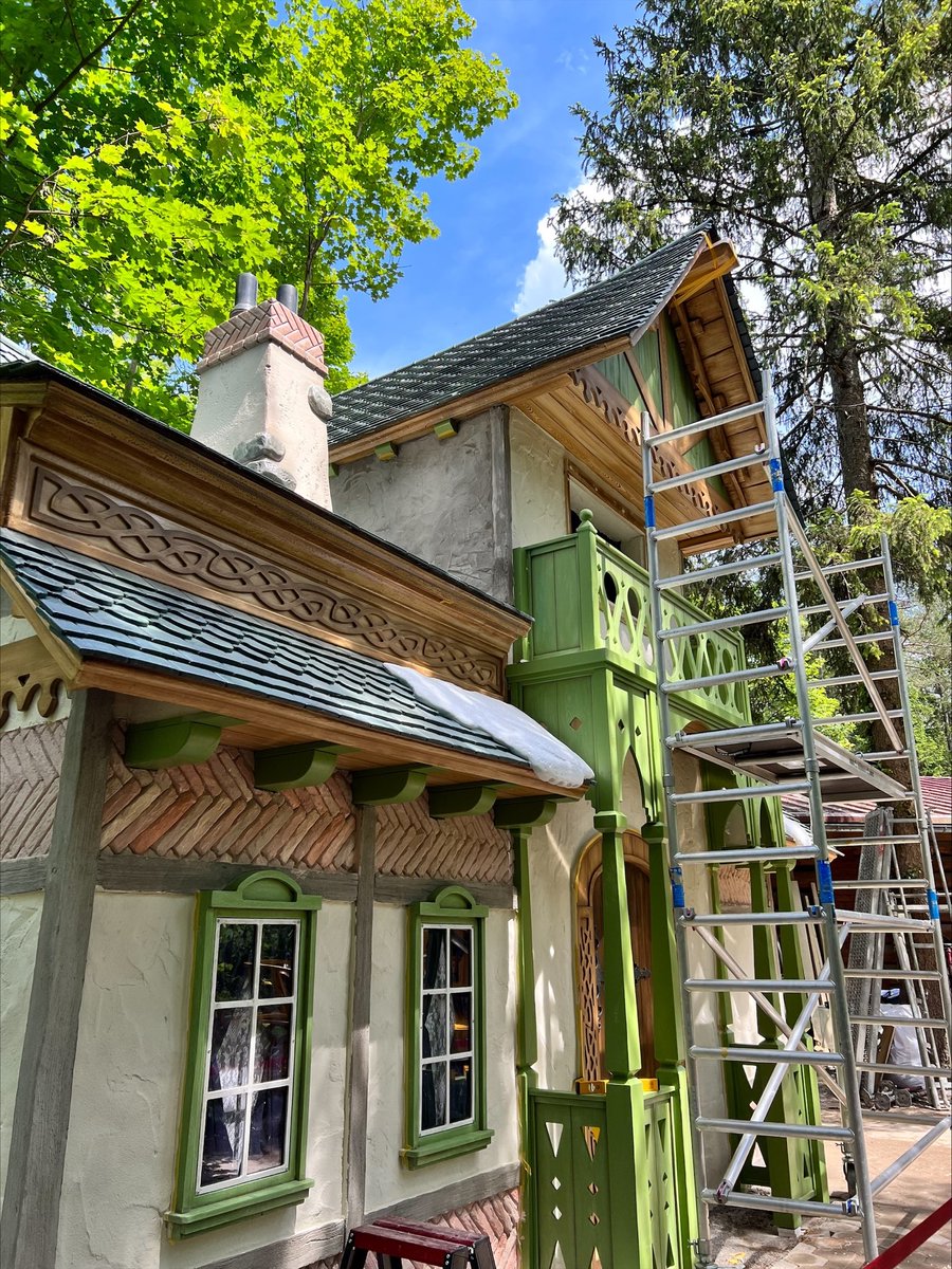 🚧Work in Progress.🚧

Frau Holle is almost ready to settle in Freizeitpark Märchenwald!👵🏻🏡
We can’t wait!!