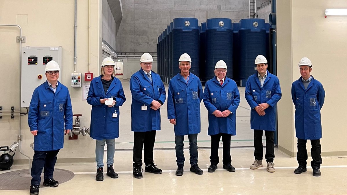 die_bgz's tweet photo. Am Dienstag haben Bürgermeister Harald Stindt und Mitglieder des Rates von #Stadland unser #Zwischenlager #Unterweser besucht. Dort haben sie sich einen Einblick in die Maßnahmen zur vorgesehenen #Autarkie verschafft. Hier geht´s zur ganzen Mitteilung ➡️ https://t.co/CjAiZ6ZhEH https://t.co/8GjQFgZaSh