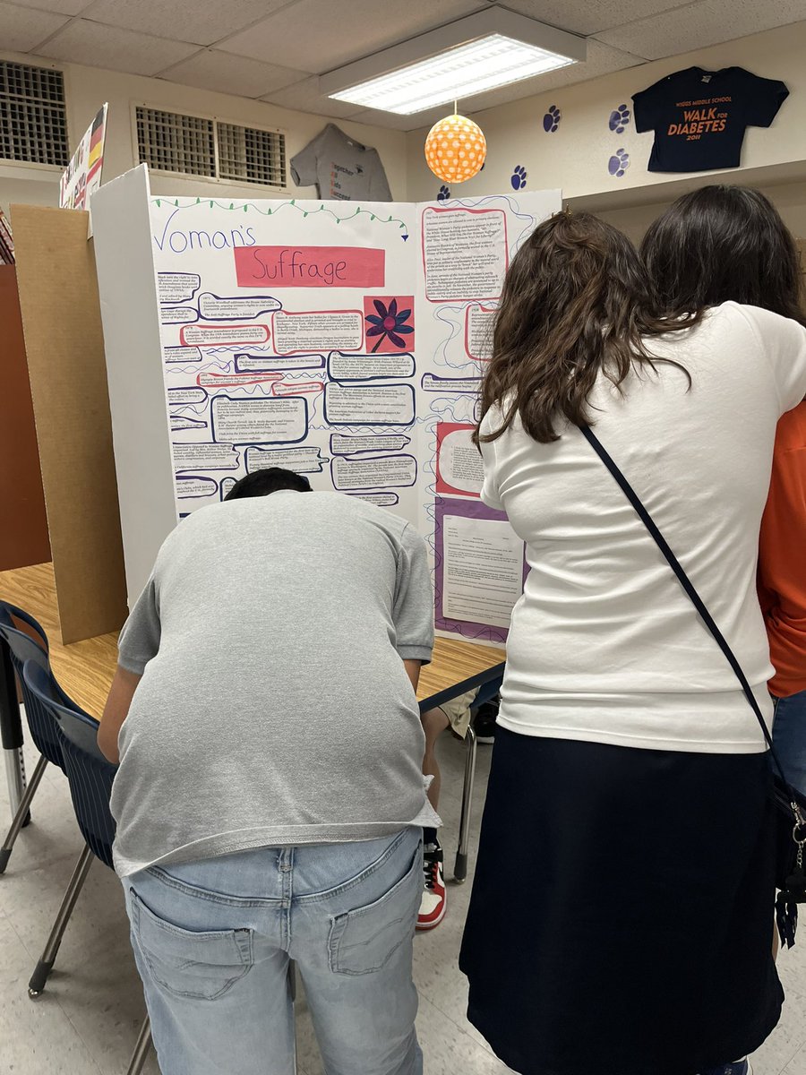 VictoriaMeraz5's tweet photo. Gallery walk: I like, I wonder, I wish &amp; rank 1-4 based on rubric. Wow! https://t.co/tVOOxPXR32
