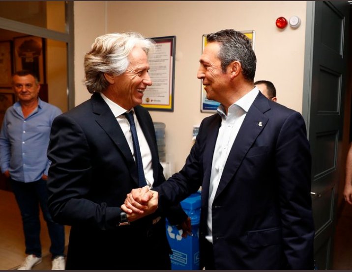 el ele verip cumhuriyetin 100. yılında Fenerbahçeyi şampiyon yapacağınıza inanmak istiyorum.. #JorgeOnTheStage