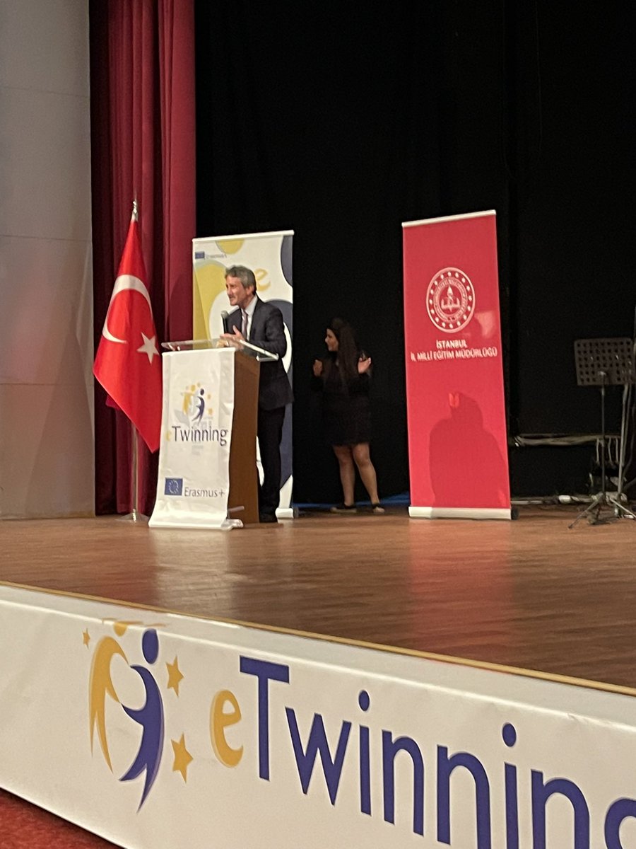 esn_etw34's tweet photo. 2021 eTwinning İstanbul Kalite Etiketi Töreninde Esenler ilçemizi temsil etmekten mutluluk duyduk. 
@eTwinning_ist @istanbulilmem @EsenlerIlceMEM @mnaras #AnadoludanAvrupayaeTwinning https://t.co/BhTZ1iisgb