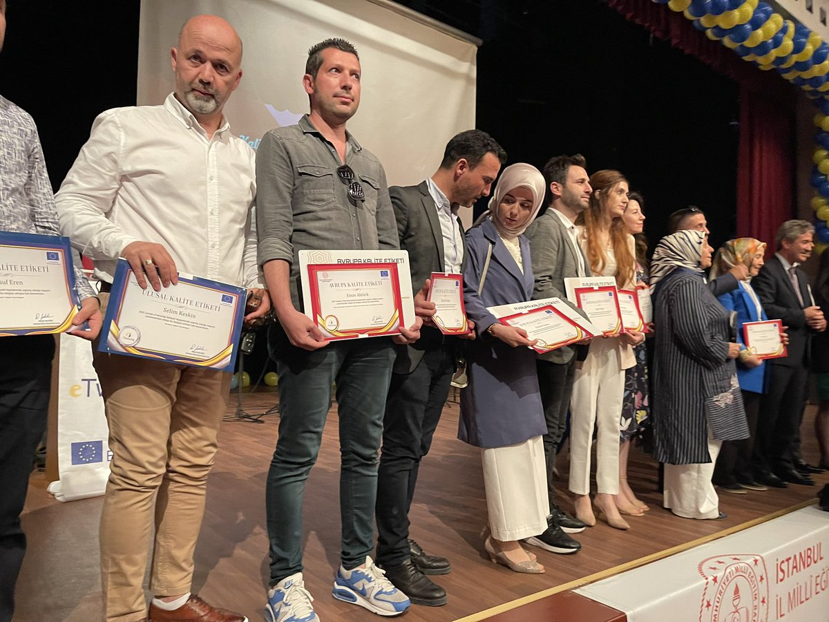 esn_etw34's tweet photo. 2021 eTwinning İstanbul Kalite Etiketi Töreninde Esenler ilçemizi temsil etmekten mutluluk duyduk. 
@eTwinning_ist @istanbulilmem @EsenlerIlceMEM @mnaras #AnadoludanAvrupayaeTwinning https://t.co/BhTZ1iisgb