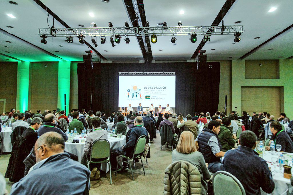 crea_arg's tweet photo. Ganas de volver a encontrarnos
Ganas de hacer junto a otros

Ganas de contarle a todos lo bueno que va a estar el #CongresoCREA2022 👁

La Asamblea de Presidentes CREA es presencial después de 2 años y nos llena de ganas de seguir creciendo juntos 🤝🏽

#somoscrea https://t.co/lAi283KYBz