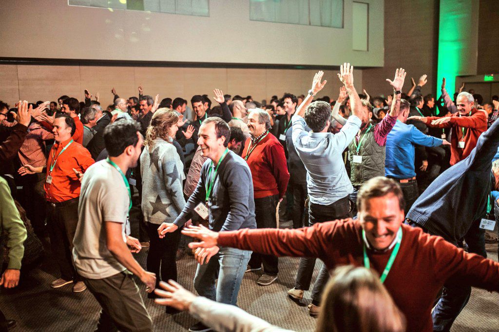 crea_arg's tweet photo. Ganas de volver a encontrarnos
Ganas de hacer junto a otros

Ganas de contarle a todos lo bueno que va a estar el #CongresoCREA2022 👁

La Asamblea de Presidentes CREA es presencial después de 2 años y nos llena de ganas de seguir creciendo juntos 🤝🏽

#somoscrea https://t.co/lAi283KYBz