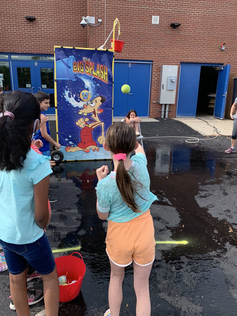MrsFoxLPS's tweet photo. Having a blast at field day!! https://t.co/duZpTiPhrC
