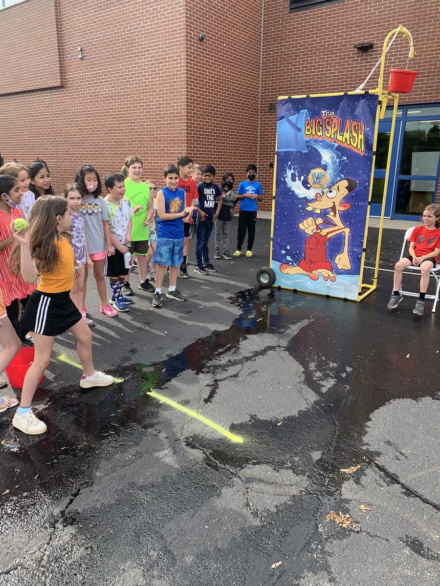 MrsFoxLPS's tweet photo. Having a blast at field day!! https://t.co/duZpTiPhrC