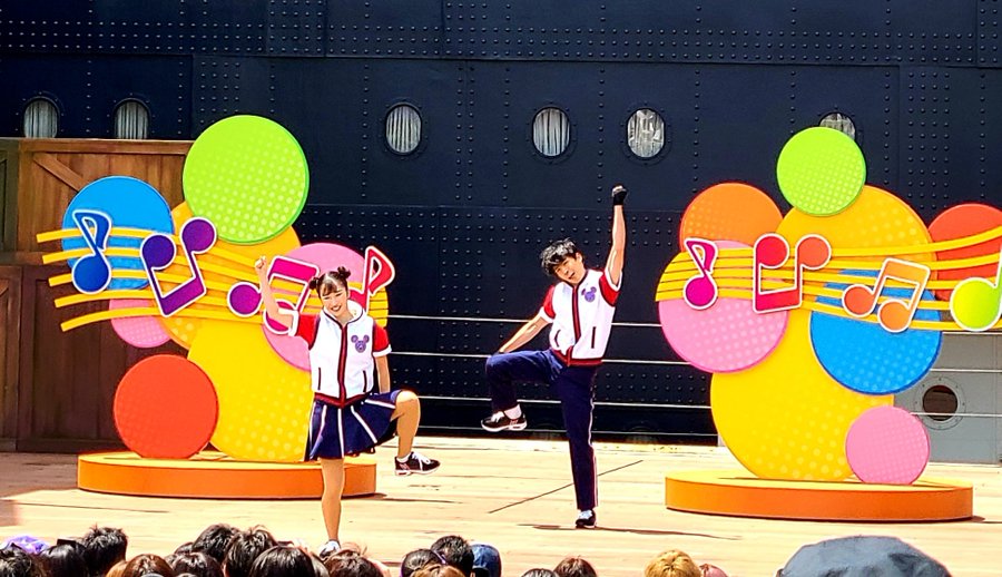 ジャンボリーミッキーのダンサーの名前はまゆ インスタがかわいいと話題 ディズニーランド スタ誕movie