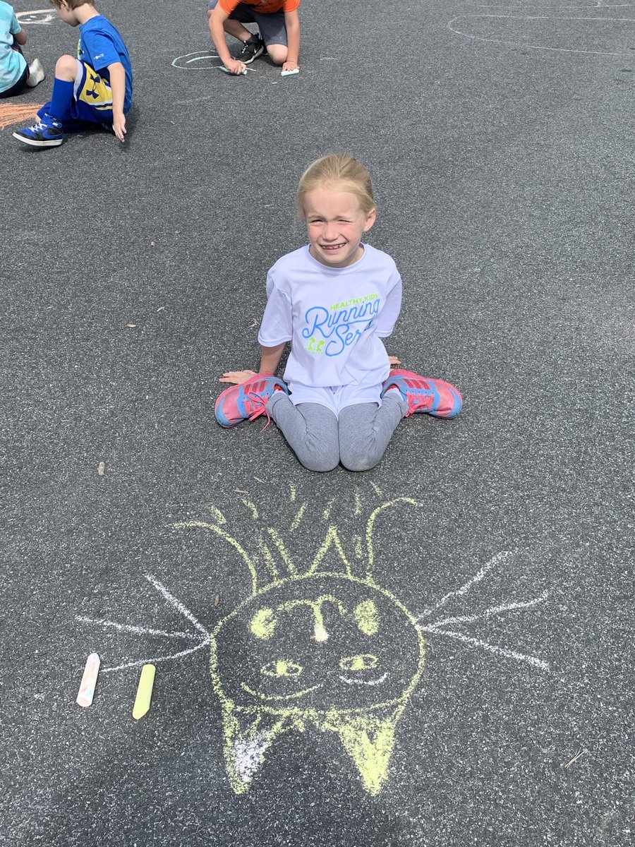 mrsgruberDES's tweet photo. Sidewalk Chalk Day! #endofyearfundays #desfuninfirst https://t.co/5g2Rt2FF6T
