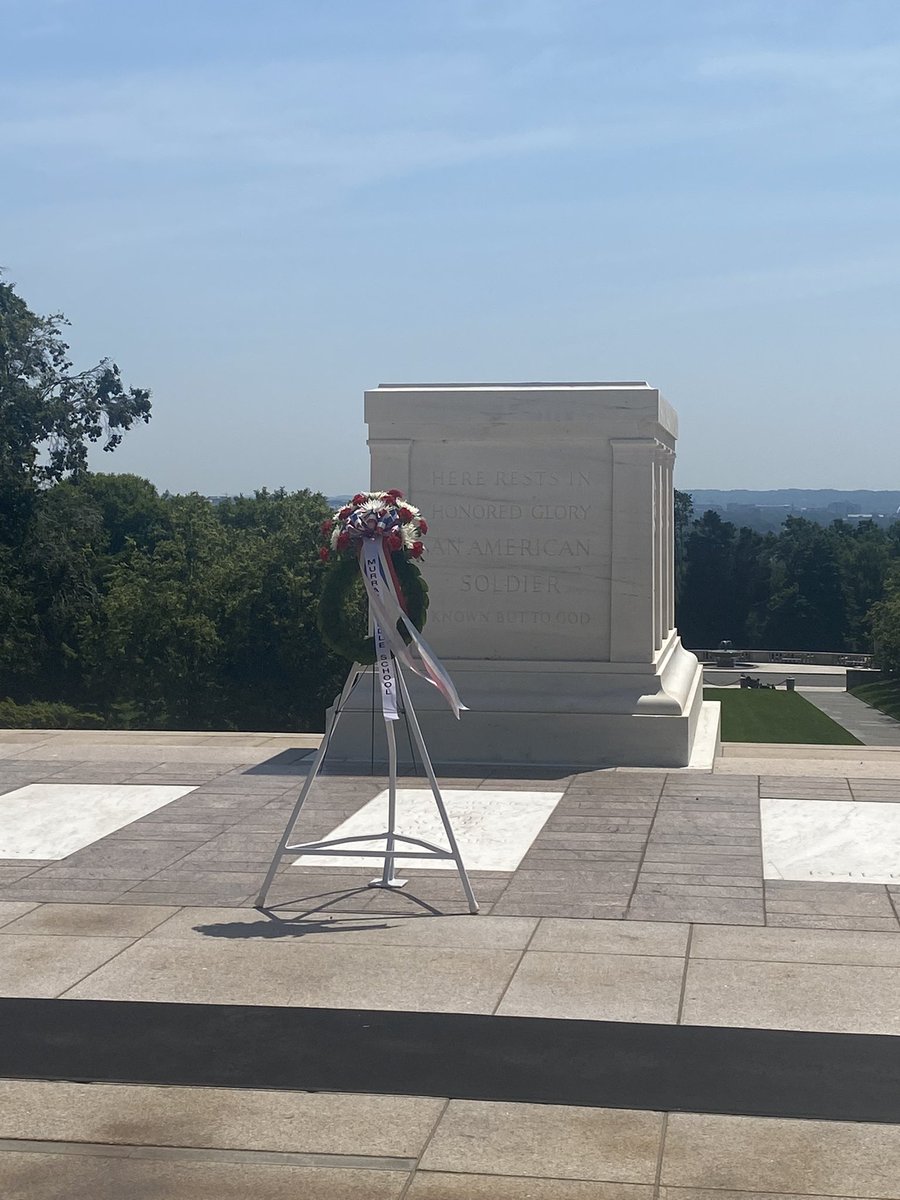 hmallory88's tweet photo. Murray Middle had the privilege to lay a wreath at the Tomb of the Unknown Soldier. #murrayschools https://t.co/sbeVSqh6kf